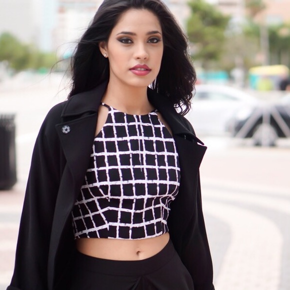 Style Link Miami Tops - Black & White Halter Crop Top